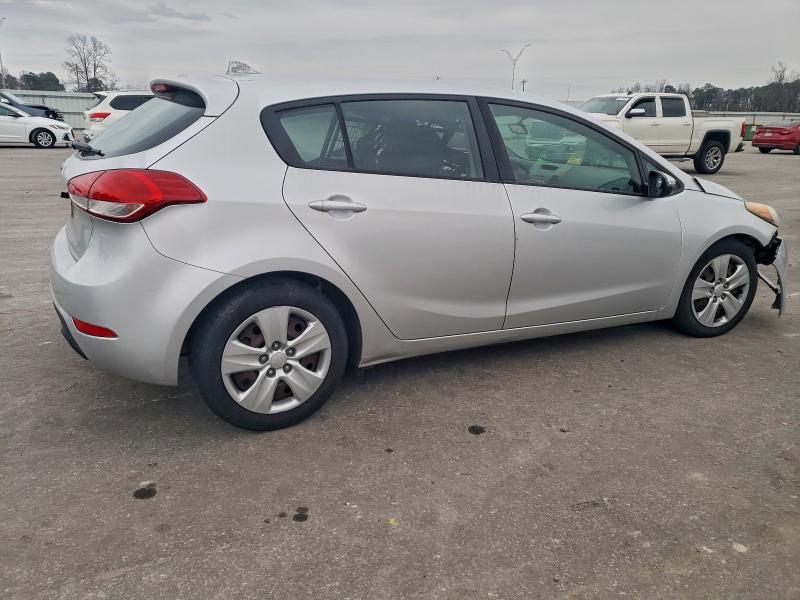 2016 Kia Forte VIN KNAFK5A88G5527204 COPART salvage auction — FRONT END, Salvage Title, sold $525 on 2026-08-02 (photo 3)
