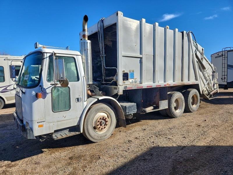 1999 Volvo Xpeditor w VIN 4VMHCLHE7XN794847 COPART salvage auction — FRONT END, Fl - Certificate Of Destruction (P), sold $975 on 2026-07-29 (photo 2)