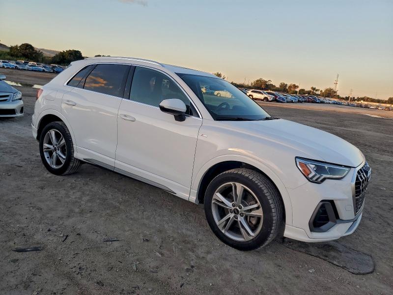 2023 Audi Q3 VIN WA1DECF38P1023045 COPART salvage auction — SIDE, Salvage Title, sold $2,500 on 2026-07-30 (photo 4)