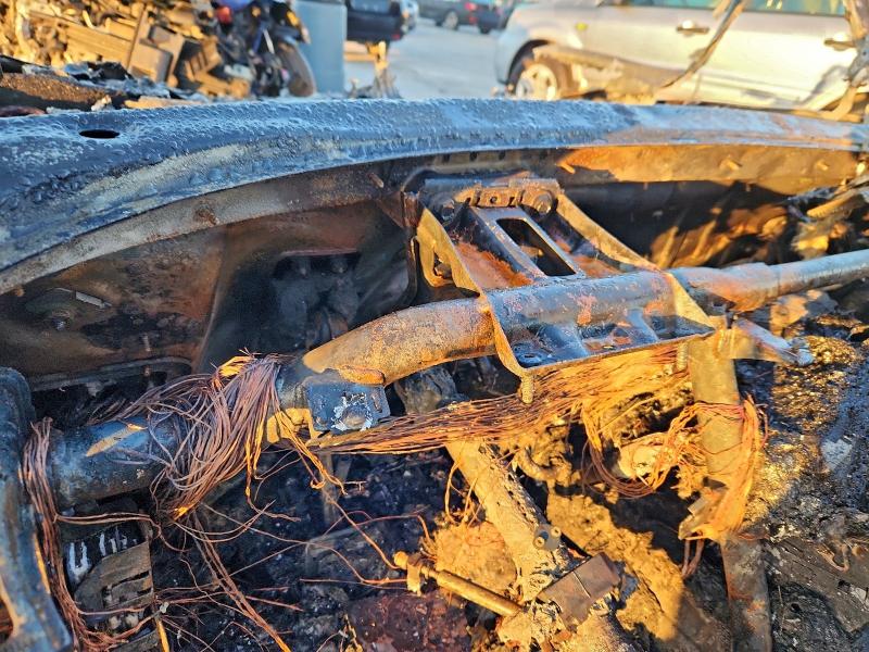 2013 Mercedes-benz S-klasse VIN WDDNG7DB1DA505167 COPART salvage auction — BURN, La - Permit To Sell, sold $300 on 2026-08-12 (photo 9)