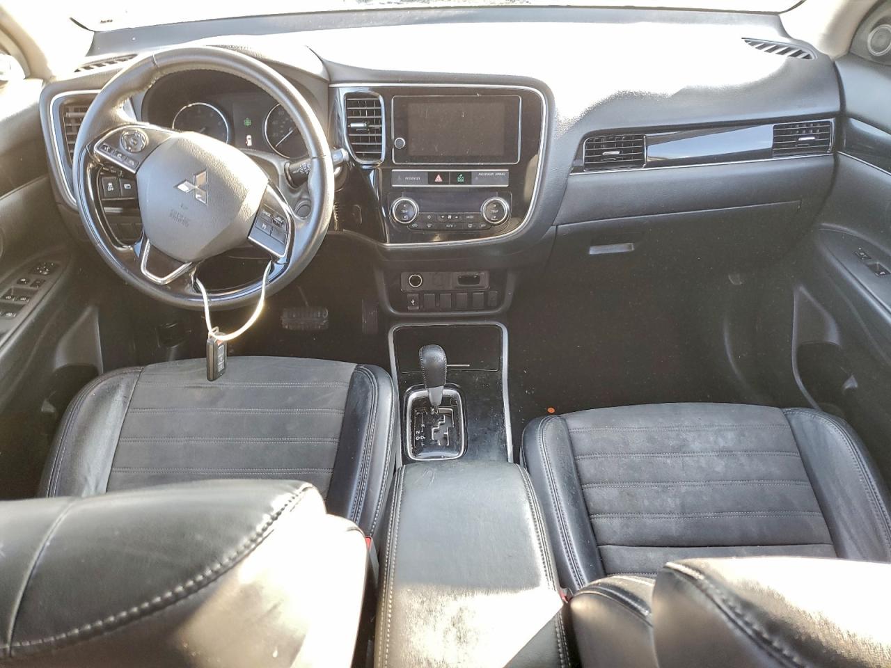 2019 Mitsubishi Outlander VIN JA4AZ3A36KZ044663 COPART salvage auction — Front End, MO - SALVAGE CERTIFICATE OF TITLE, sold $2,100 on 2026-07-07 (photo 8)