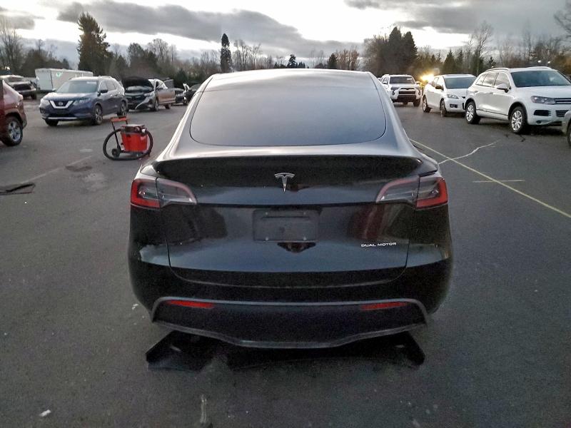 2025 Tesla Model y VIN 7SAYGDEE8SF299108 COPART salvage auction — SIDE, Salvage Title, sold $13,800 on 2026-07-20 (photo 6)