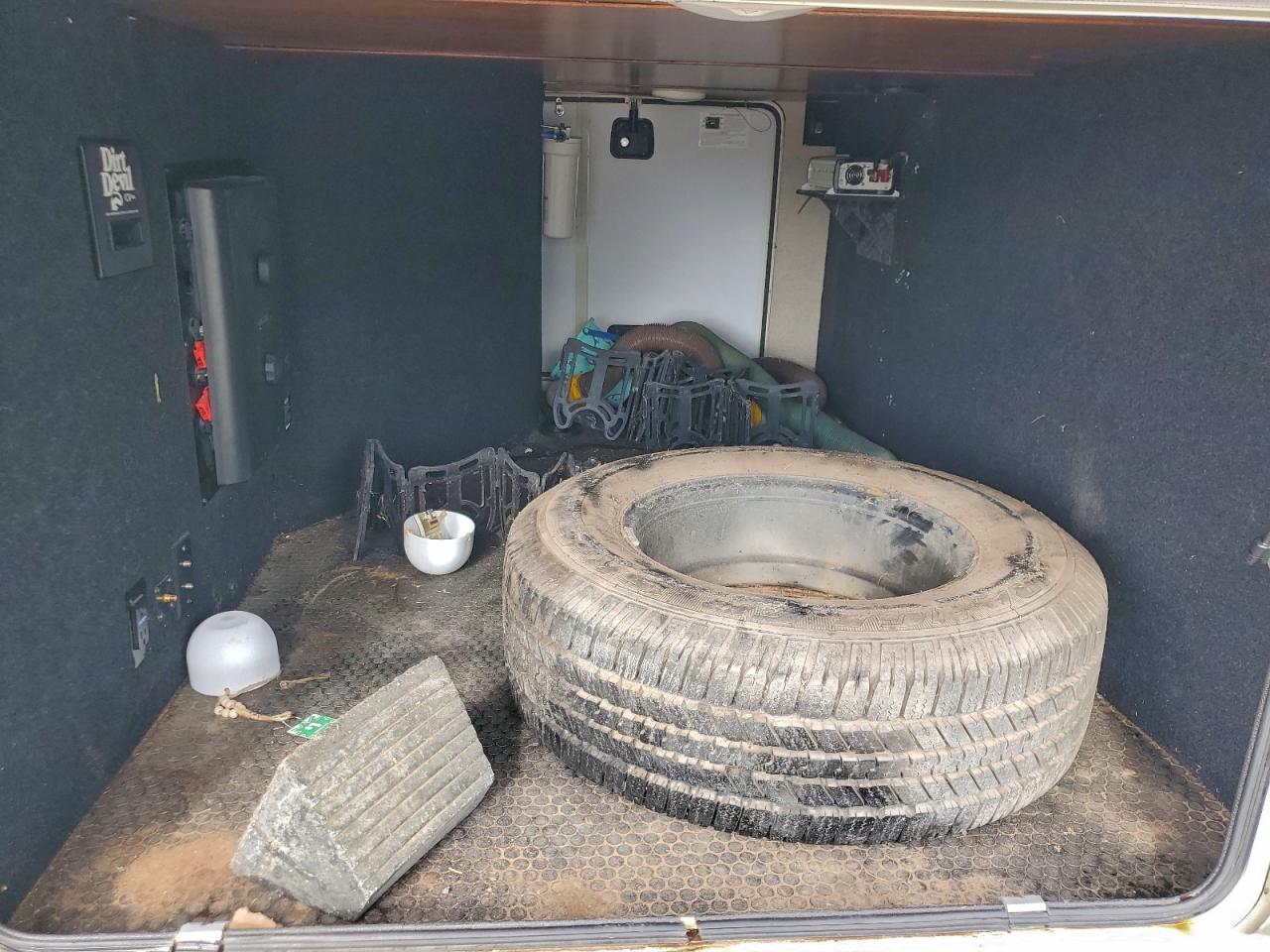 2017 Redwood Fifth whee VIN 4V0FC3429HR007248 COPART salvage auction — Hail, TX - CERTIFICATE OF TITLE, sold $15,200 on 2026-02-10 (photo 9)