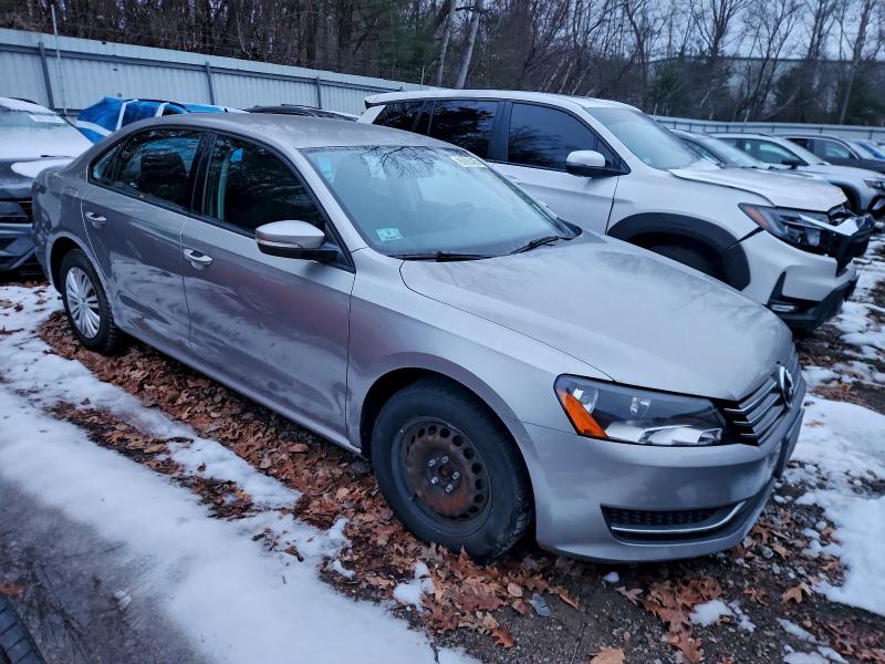 2014 Volkswagen Passat VIN 1VWAT7A35EC111689 COPART salvage auction — NORMAL WEAR, Salvage Title, sold $125 on 2026-08-28 (photo 4)