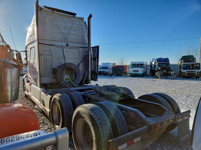 2023 Volvo Vnl VIN 4V4NC9EH4PN619153 COPART salvage auction — SIDE, Salvage Title, sold $28,750 on 2026-08-20 (photo 3)