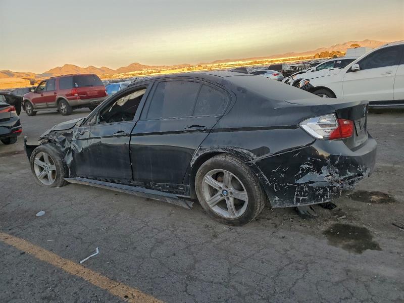 2013 BMW 3er VIN WBA3B1C57DF462706 COPART salvage auction — ROLLOVER, Nv - Salvage Title, sold $575 on 2026-07-16 (photo 2)