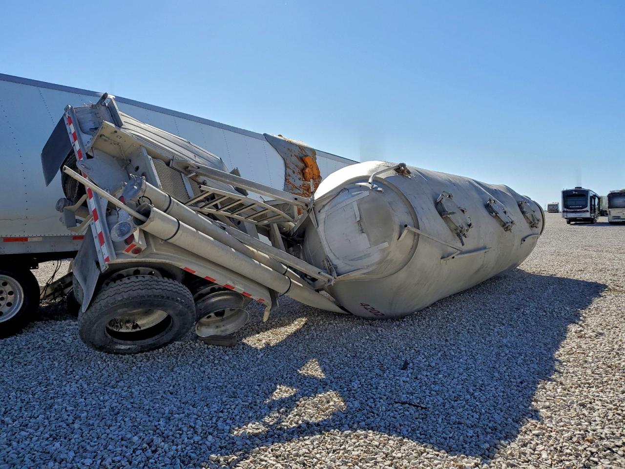 2015 Heil trailer international Heil trail VIN 5HTSN4221F7T94202 COPART salvage auction — Rollover, NE - CERT OF TITLE-SALVAGE, sold $5 on 2026-04-16 (photo 4)