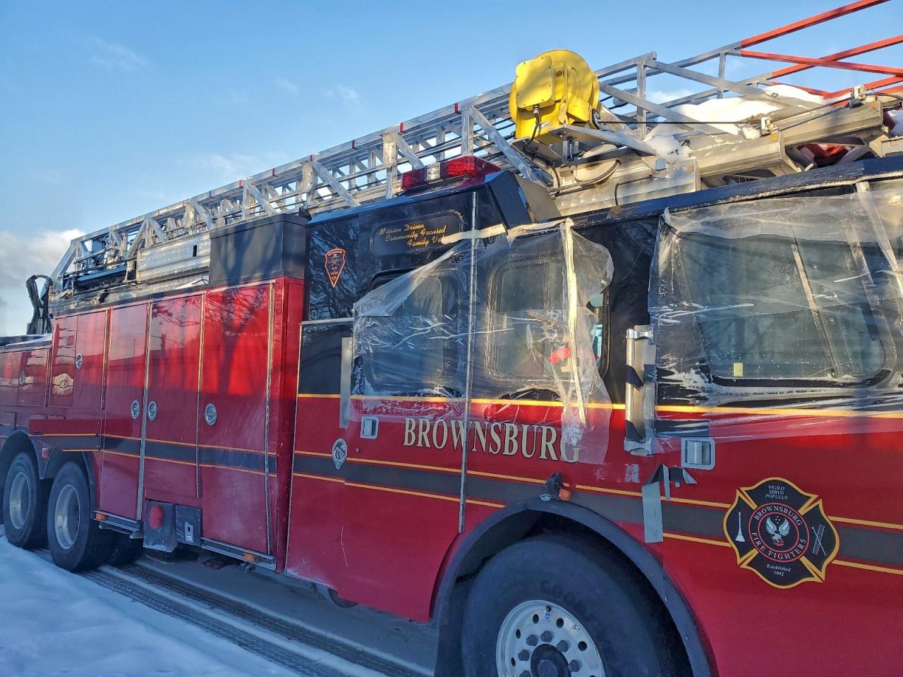 2015 E-one Fire truck VIN 4ENLABA83F1009112 COPART salvage auction — Rollover, IN - CERT OF TITLE-SALVAGE TITLE, sold $90,500 on 2026-01-22 (photo 9)