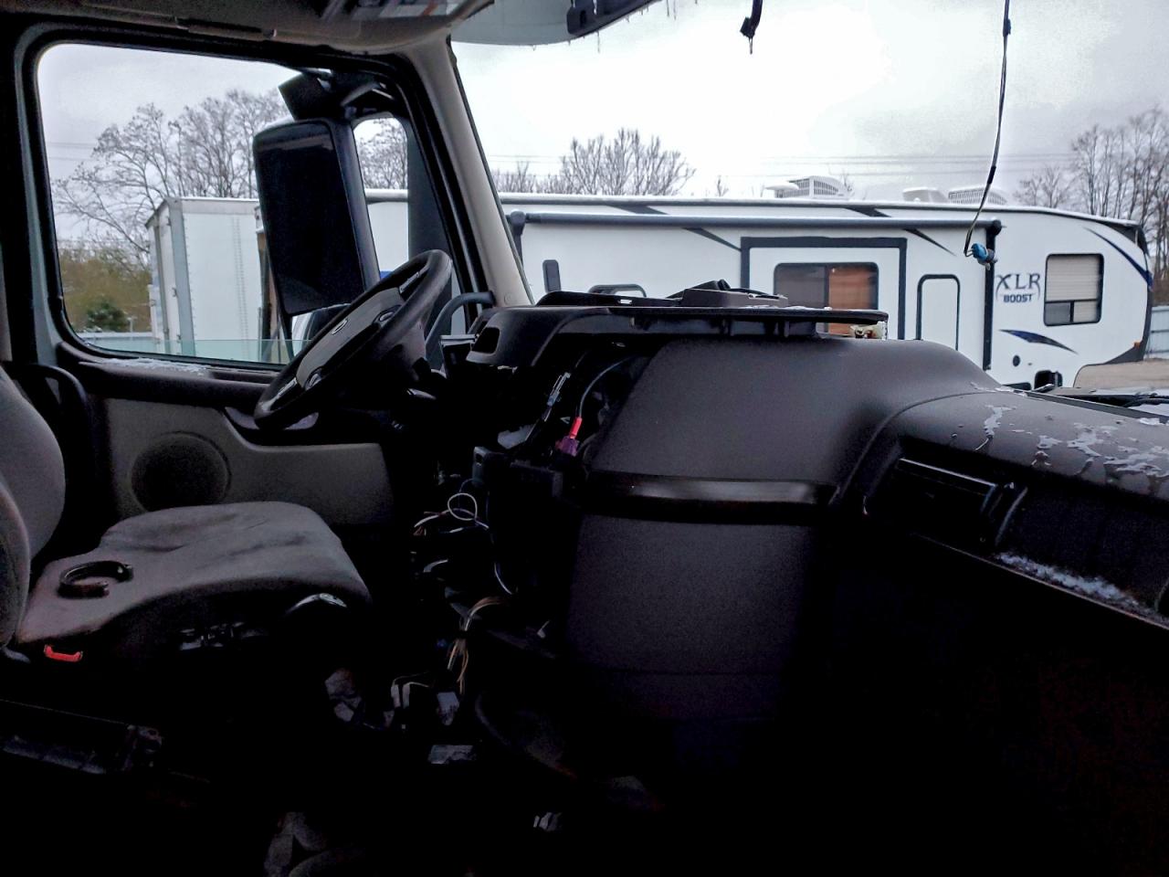 2017 Volvo VNL VIN 4V4NC9EH7HN979065 COPART salvage auction — Rollover, IL - CERTIFICATE OF TITLE (P), sold $12,000 on 2026-07-06 (photo 5)