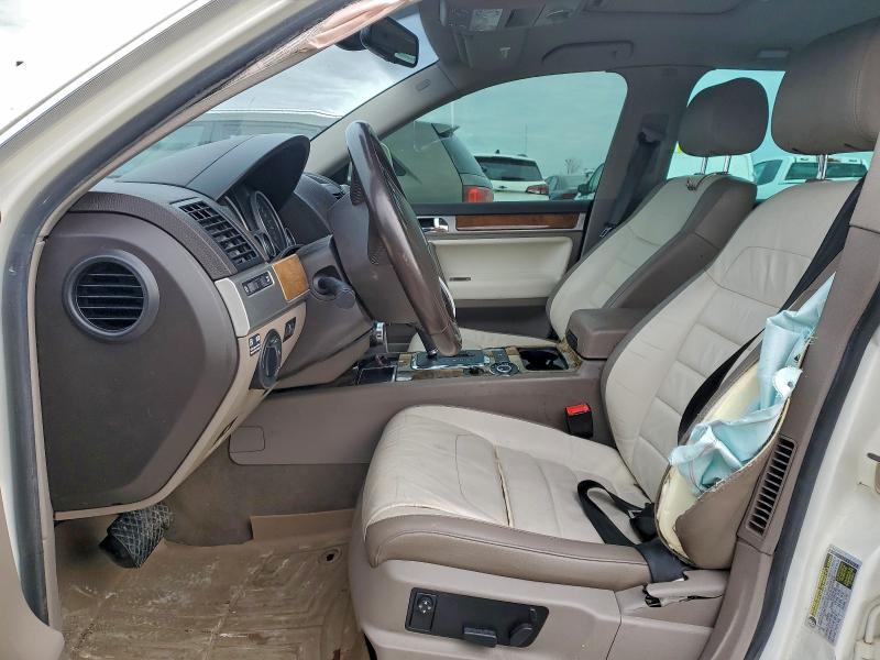 2010 Volkswagen Touareg VIN WVGFK7A93AD002177 COPART salvage auction — SIDE, In - Cert Of Title-Salvage Title, sold $250 on 2026-07-21 (photo 7)