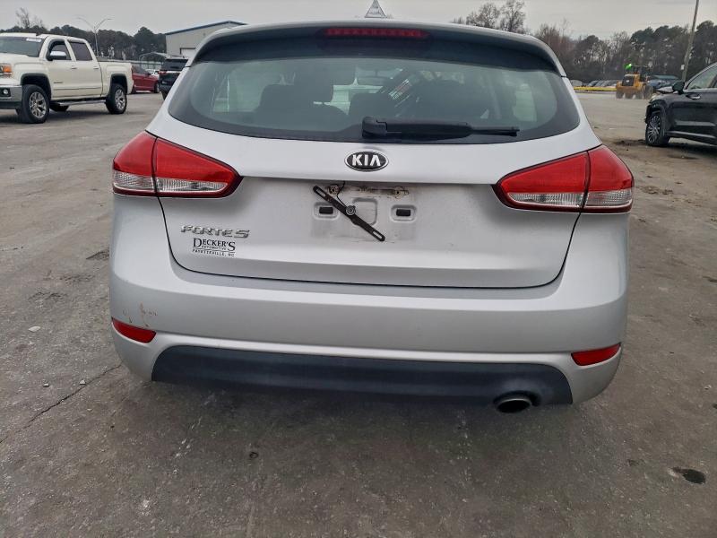 2016 Kia Forte VIN KNAFK5A88G5527204 COPART salvage auction — FRONT END, Salvage Title, sold $525 on 2026-08-02 (photo 6)