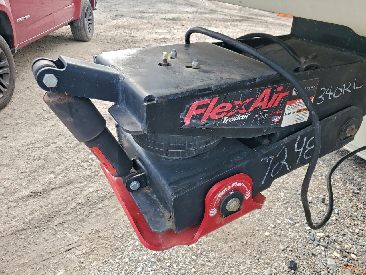 2017 Redwood Fifth whee VIN 4V0FC3429HR007248 COPART salvage auction — Hail, TX - CERTIFICATE OF TITLE, sold $15,200 on 2026-02-10 (photo 8)