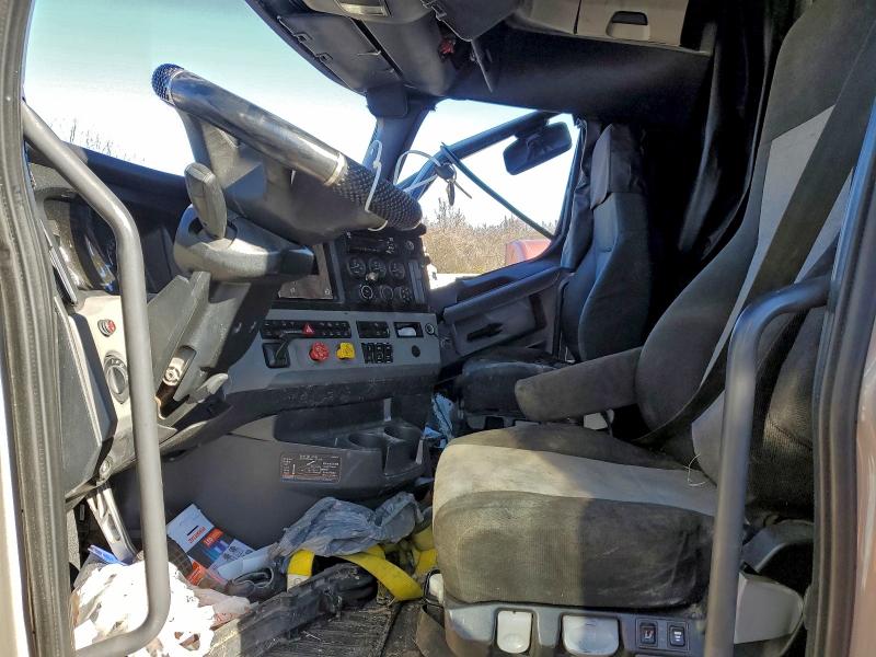 2020 VIN 3AKJHHDR9LSLM5483 COPART salvage auction — ROLLOVER, MO - SALVAGE CERTIFICATE OF TITLE, sold $3,800 on 2026-07-09 (photo 5)