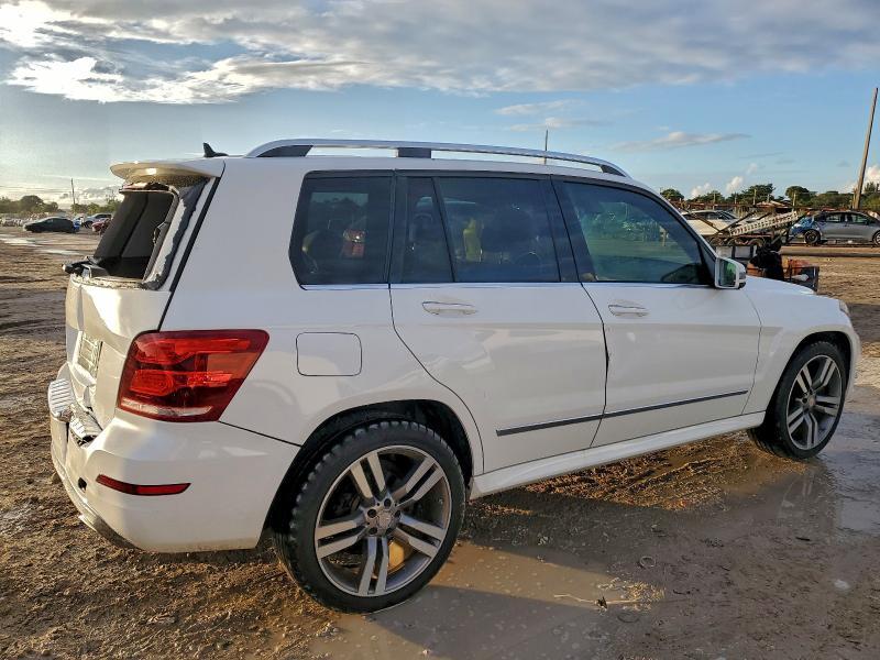 2015 Mercedes-benz Glk-klasse VIN WDCGG5HB6FG415718 COPART salvage auction — REAR END, Fl - Cert Of Title Slvg Rebuildable, sold $6,600 on 2026-07-02 (photo 3)