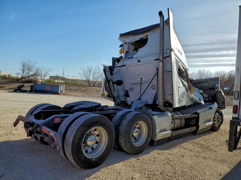 2020 Volvo Vn VIN 4V4NC9EH9LN243544 COPART salvage auction — ROLLOVER, Tx - Nonrepairable Title, sold $2,950 on 2026-07-09 (photo 4)