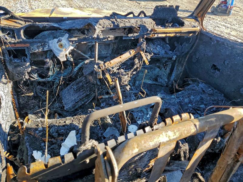 2000 Mercedes-benz VIN WDBEG4069Y7121236 COPART salvage auction — BURN, Nj - Certificate Of Title, sold $16,200 on 2026-07-08 (photo 8)