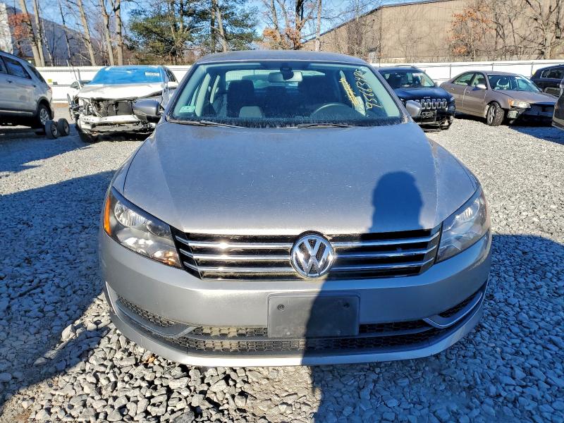2014 Volkswagen Passat VIN 1VWAT7A35EC111689 COPART salvage auction — NORMAL WEAR, Salvage Title, sold $125 on 2026-08-28 (photo 5)