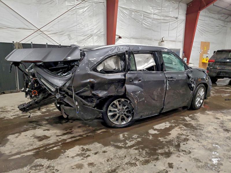 2025 Toyota Highlander VIN 5TDXBRCH5SS663529 COPART salvage auction — REAR END, Salvage Title, sold $4,400 on 2026-07-20 (photo 3)
