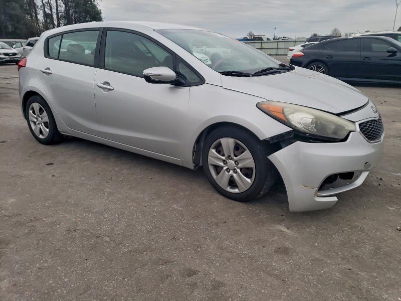 2016 Kia Forte VIN KNAFK5A88G5527204 COPART salvage auction — FRONT END, Salvage Title, sold $525 on 2026-08-02 (photo 4)
