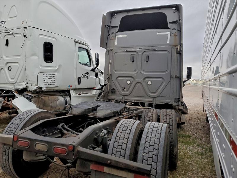 2021 Freightliner Cascadia 126 VIN 3AKJHHDV8MSNA0406 COPART salvage auction — FRONT END, UT - SALVAGE CERTIFICATE, sold $4,350 on 2026-07-19 (photo 4)