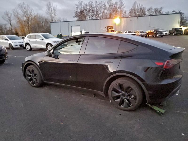2025 Tesla Model y VIN 7SAYGDEE8SF299108 COPART salvage auction — SIDE, Salvage Title, sold $13,800 on 2026-07-20 (photo 2)