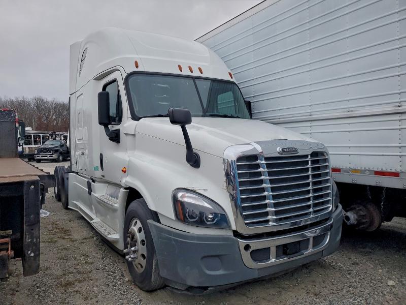2018 Freightliner Cascadia 125 VIN 3AKJGLDR7JSJH1217 COPART salvage auction — NORMAL WEAR, PA - CERT OF TITLE, sold $1,250 on 2026-08-25 (photo 1)