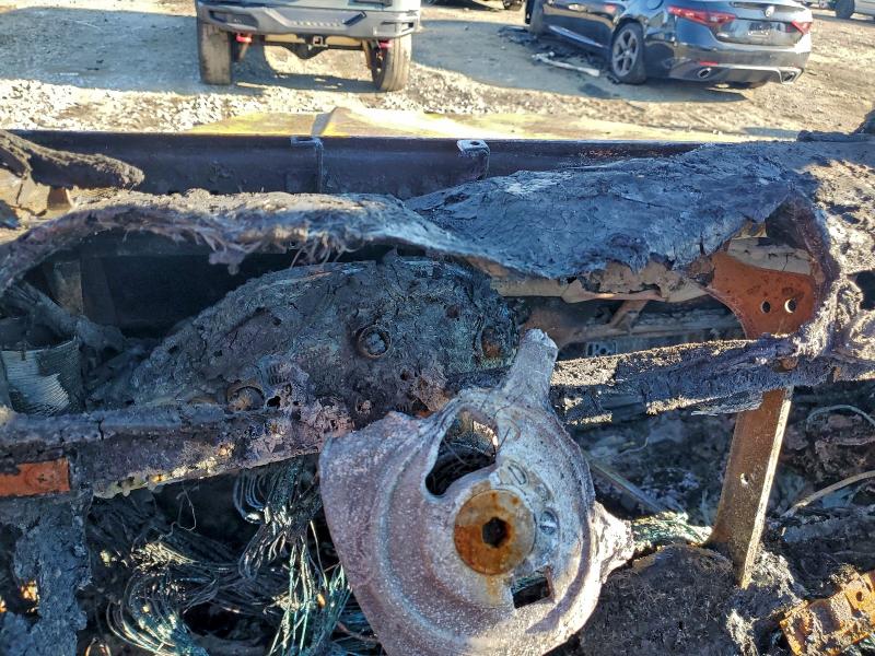 2000 Mercedes-benz VIN WDBEG4069Y7121236 COPART salvage auction — BURN, Nj - Certificate Of Title, sold $16,200 on 2026-07-08 (photo 9)