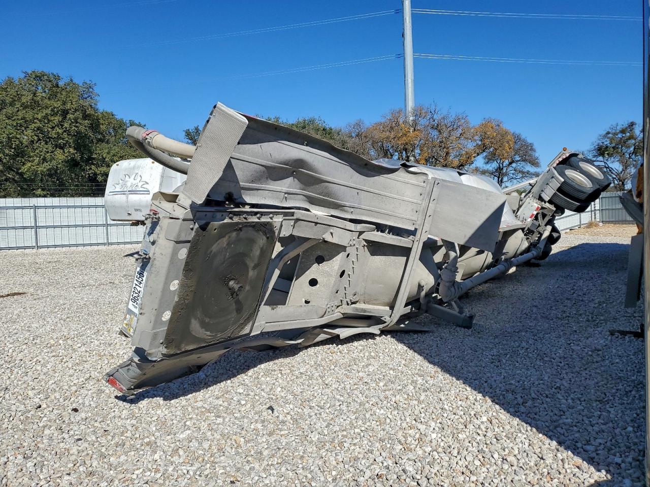 2015 Heil trailer international Heil trail VIN 5HTSN4221F7T94202 COPART salvage auction — Rollover, NE - CERT OF TITLE-SALVAGE, sold $5 on 2026-04-16 (photo 2)
