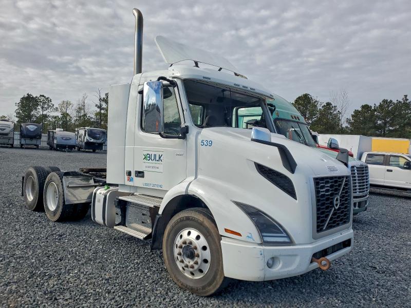 2021 Volvo Vnr VIN 4V4WC9EH8MN284611 COPART salvage auction — ROLLOVER, Ga - Cert Of Title-Salvage, sold $8,200 on 2026-07-23 (photo 1)