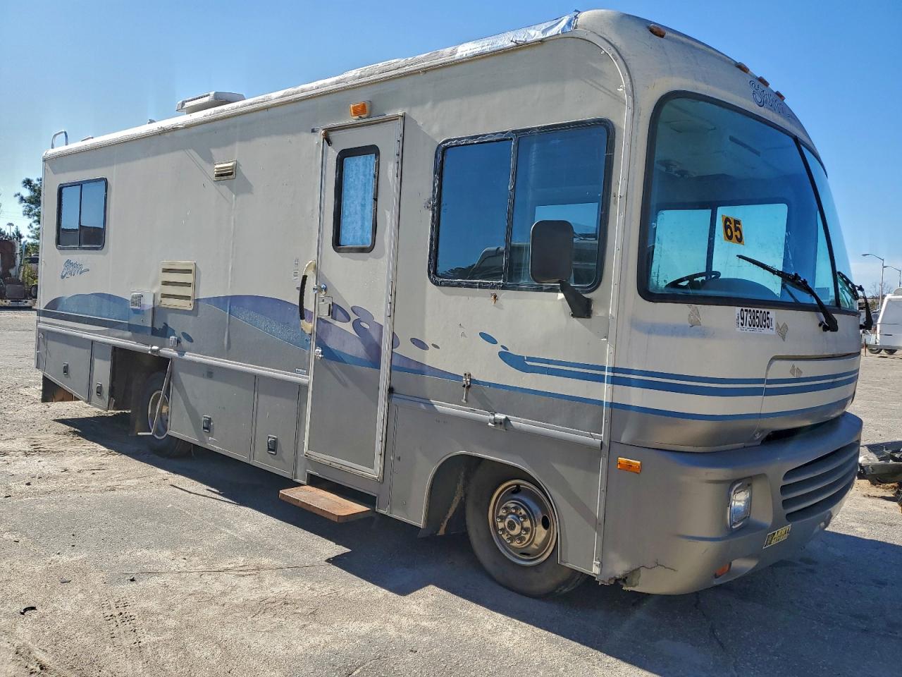 1997 Chevrolet P30 VIN 1GBJP37N2V3307814 — COPART salvage auction photo