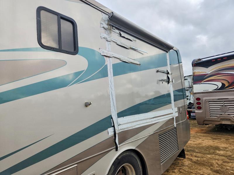 2005 Roadmaster rail All models VIN 1RF43564952036631 COPART salvage auction — SIDE, FL - CERT OF TITLE-SLVG REBLD FLOOD (P), sold $12,500 on 2026-07-27 (photo 9)