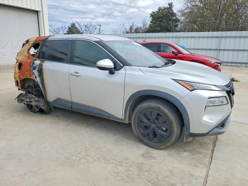 2022 Nissan Rogue VIN 5N1BT3BAXNC693023 COPART salvage auction — BURN, SC - CERT OF TITLE-SALVAGE FIRE, sold $250 on 2026-07-03 (photo 4)