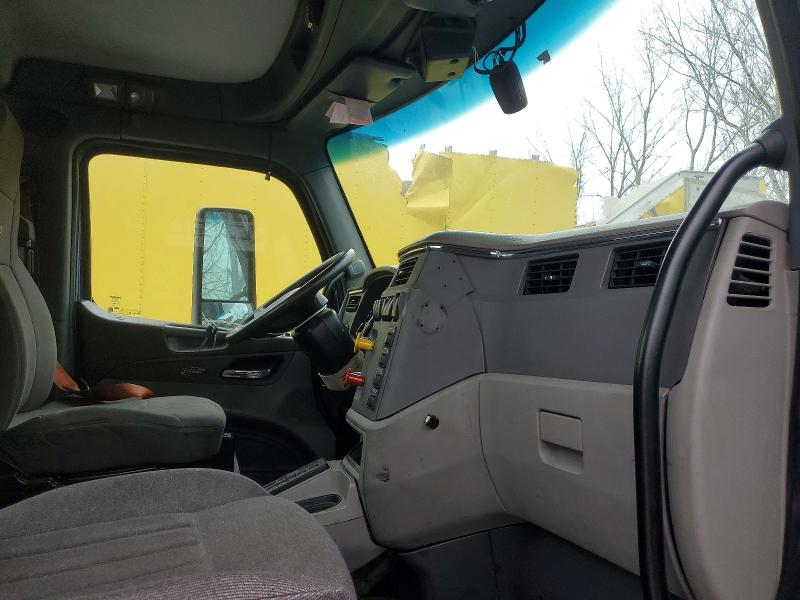 2017 Peterbilt tractor All models VIN 1XPBDP9X2HD432212 COPART salvage auction — NORMAL WEAR, OH - CERTIFICATE OF TITLE, sold $4,450 on 2026-07-27 (photo 5)