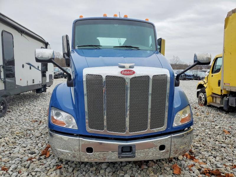 2017 Peterbilt tractor All models VIN 1XPBDP9X2HD432212 COPART salvage auction — NORMAL WEAR, OH - CERTIFICATE OF TITLE, sold $4,450 on 2026-07-27 (photo 9)
