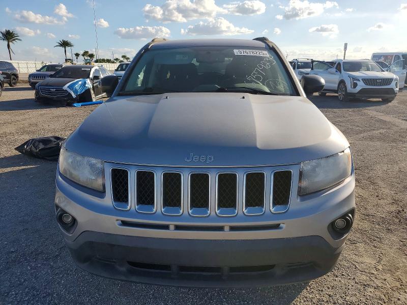 2016 Jeep Compass VIN 1C4NJCBA3GD611556 COPART salvage auction — WATER/FLOOD, Fl - Cert Of Title-Slvg Rebld Flood, sold $1,650 on 2026-08-10 (photo 5)