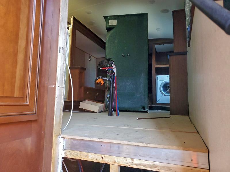 2017 Jayc O fifth wh VIN 1UJCJ0BV2H1RG0165 COPART salvage auction — PARTIAL REPAIR, OK - CERT OF TITLE-SALVAGE, sold $12,700 on 2026-07-29 (photo 5)