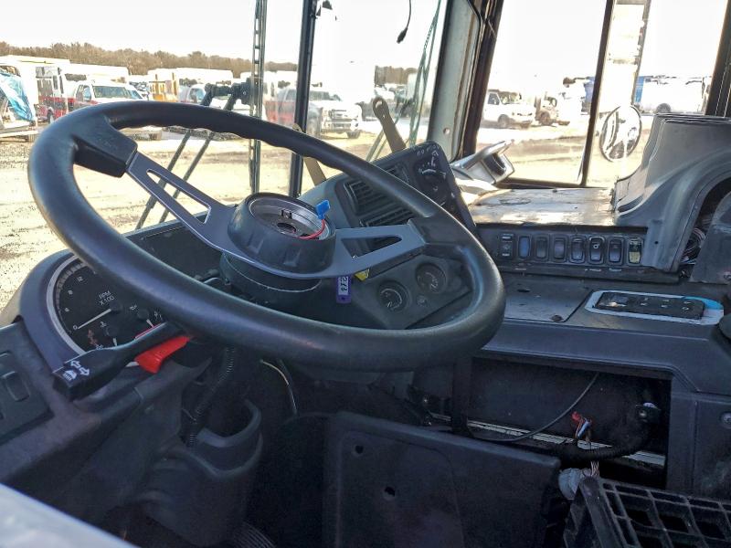 2012 Mack Unknown VIN 1M2AV04C8CM008706 COPART salvage auction — MECHANICAL, CY, sold $1,500 on 2026-07-30 (photo 5)