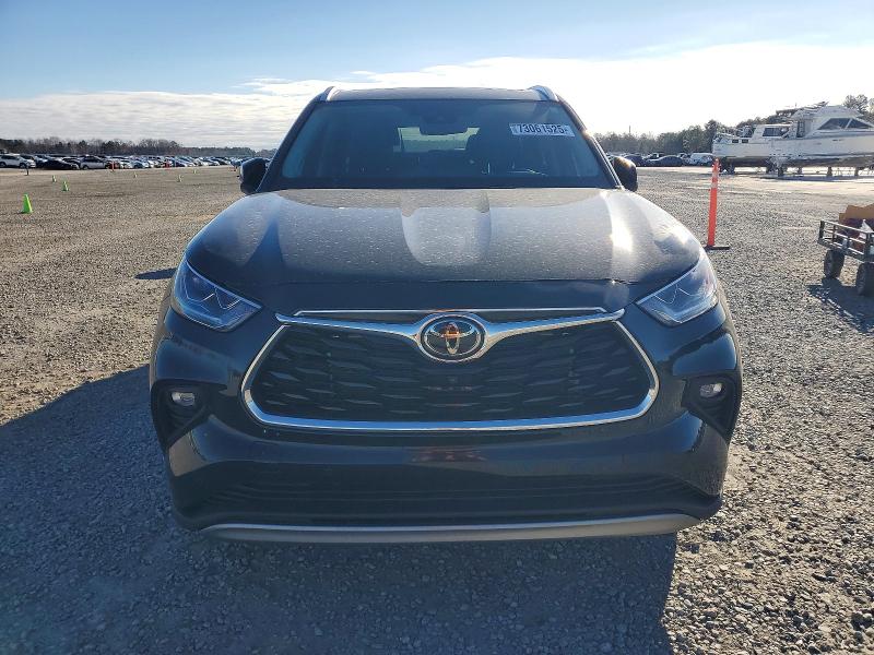 2024 Toyota Highlander VIN 5TDKDRAH0RS538634 COPART salvage auction — REAR END, Nc - Salvage Certificate Of Title, sold $19,300 on 2026-07-20 (photo 5)