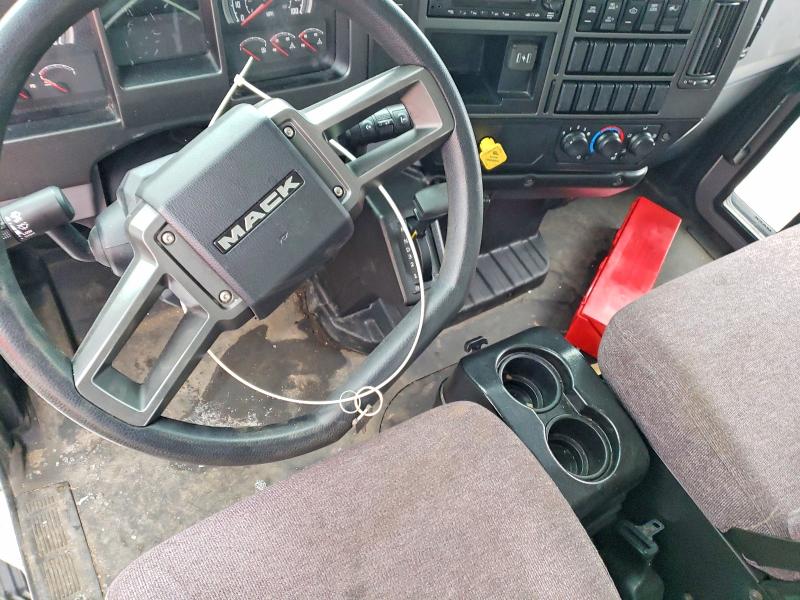 2022 Mack Md VIN 1M2MDBAA0NS003707 COPART salvage auction — ROLLOVER, MN - CERT OF TITLE-SALVAGE, sold $35 on 2026-07-29 (photo 8)