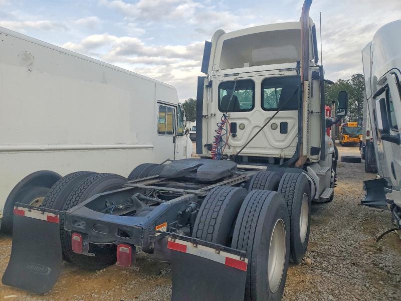 2016 Freightliner All other VIN 1FUJGEDV1GLGT2609 COPART salvage auction — MECHANICAL, WI - CERTIFICATE OF TITLE, sold $10,000 on 2026-07-28 (photo 4)