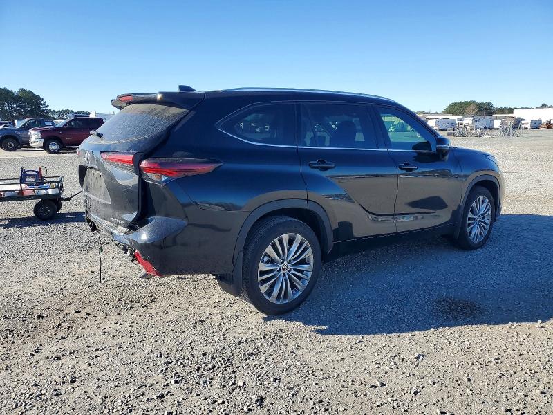 2024 Toyota Highlander VIN 5TDKDRAH0RS538634 COPART salvage auction — REAR END, Nc - Salvage Certificate Of Title, sold $19,300 on 2026-07-20 (photo 3)