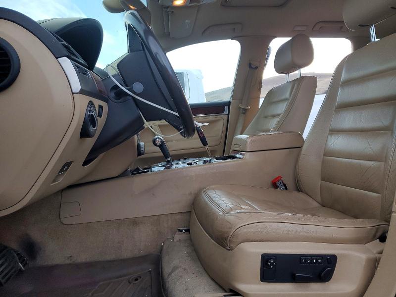 2005 Volkswagen Touareg VIN WVGZM77L25D023831 COPART salvage auction — MINOR DENT/SCRATCHES, Nv - Certificate Of Title, sold $400 on 2026-08-06 (photo 7)