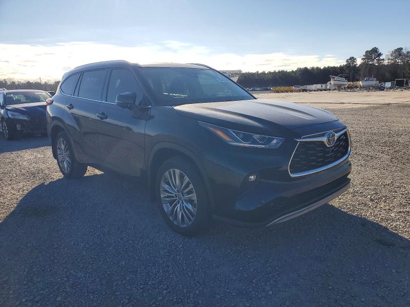 2024 Toyota Highlander VIN 5TDKDRAH0RS538634 COPART salvage auction — REAR END, Nc - Salvage Certificate Of Title, sold $19,300 on 2026-07-20 (photo 4)