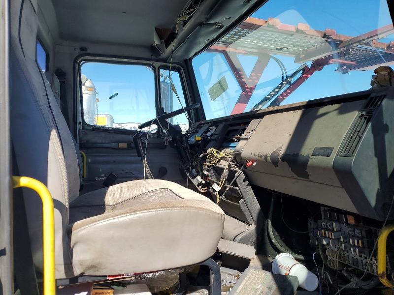 2001 Freightliner Trac/trail VIN 1FVHBGAS71HH26115 COPART salvage auction — MINOR DENT/SCRATCHES, CT, sold $3,000 on 2026-07-28 (photo 5)