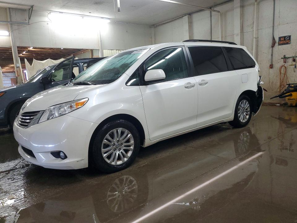 2017 Toyota Sienna VIN 5TDYZ3DC4HS856456 COPART salvage auction — REAR END, In - Cert Of Title-Salvage Title, sold $2,950 on 2026-07-28 (photo 1)