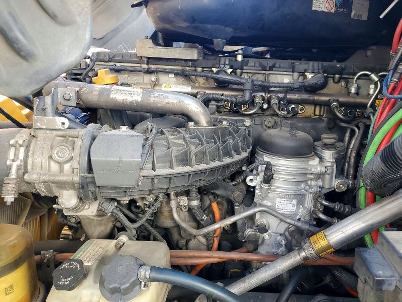 2016 Freightliner Cascadia 125 VIN 1FUBGEDV7GLHC5750 COPART salvage auction — MINOR DENT/SCRATCHES, ME - CERTIFICATE OF TITLE, sold $5,000 on 2026-07-29 (photo 7)