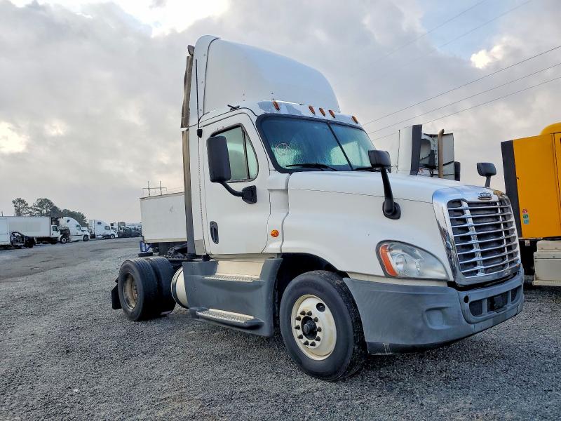 2016 Freightliner All other VIN 1FUBGEDV6GLHC5822 COPART salvage auction — MINOR DENT/SCRATCHES, IN - CERTIFICATE OF TITLE, sold $5,000 on 2026-08-17 (photo 1)