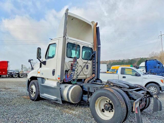 2016 Freightliner All other VIN 1FUBGEDV0GLHC5749 COPART salvage auction — MINOR DENT/SCRATCHES, IN - CERTIFICATE OF TITLE, sold $5,000 on 2026-07-27 (photo 6)