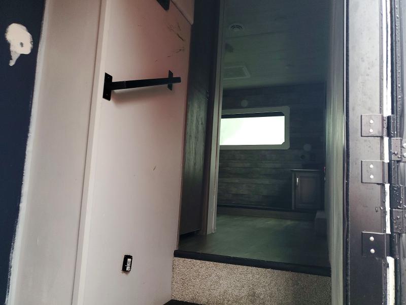 2023 Kyco Rv VIN 4YDFCGS24P2506015 COPART salvage auction — MINOR DENT/SCRATCHES, OR - CERTIFICATE OF TITLE, sold $32,250 on 2026-07-21 (photo 9)
