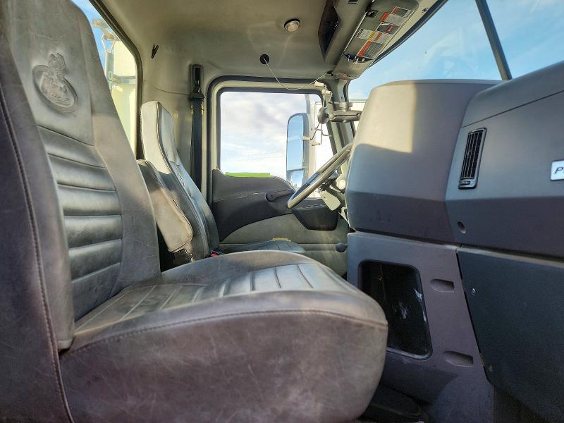 2014 Mack Cxu613 VIN 1M1AW02Y4EM041012 COPART salvage auction — NORMAL WEAR, NM - CERTIFICATE OF TITLE, sold $5,000 on 2026-07-30 (photo 5)